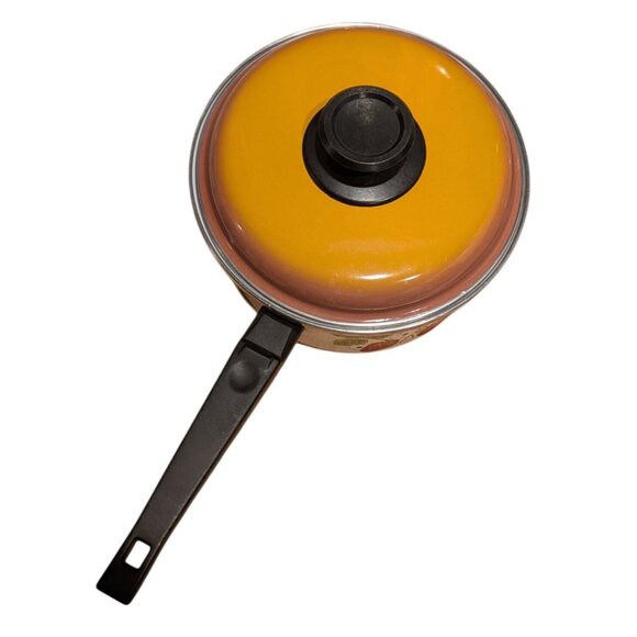 Vintage Strawberry Fields 2 Quart Enamel Cooking Pot with lid - Picture 12 of 16